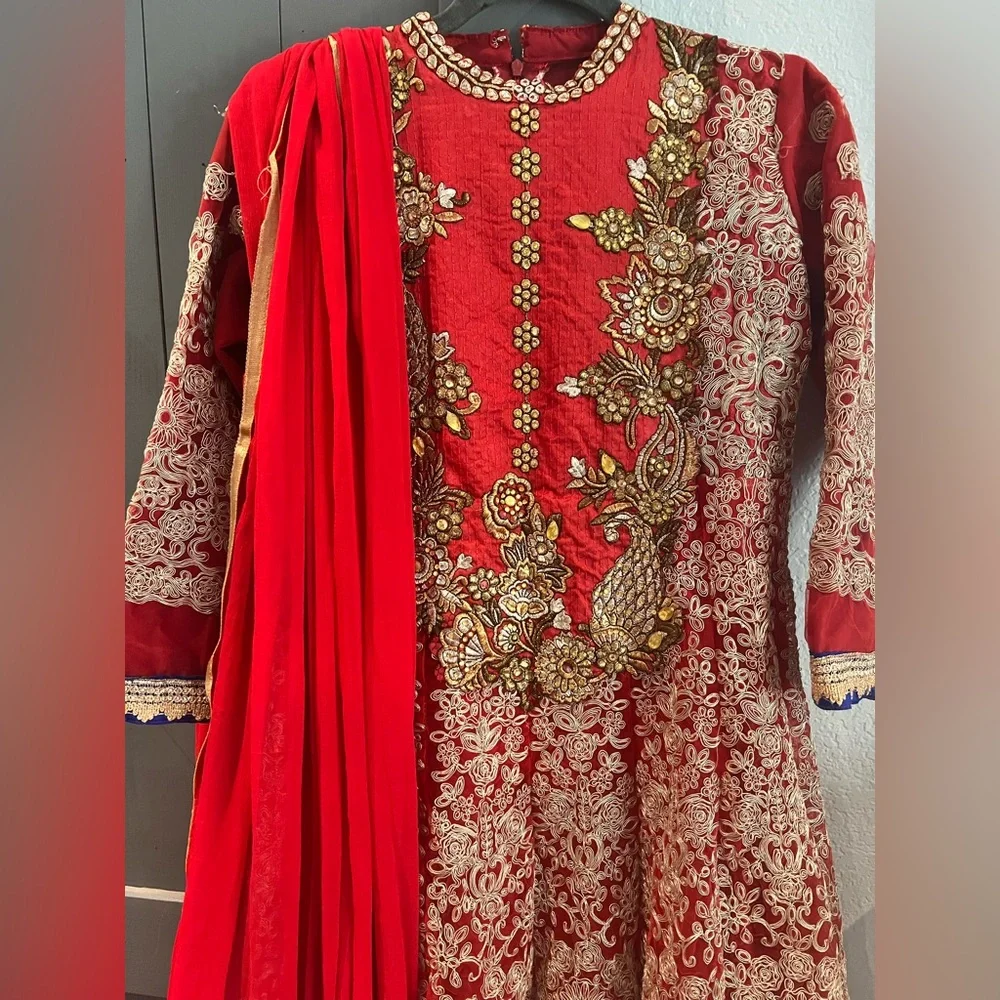 Elegant Red and Gold Embroidered Dress with Dupatta - Picture 2 of 8